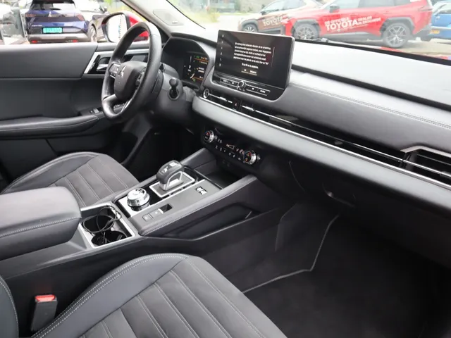 Mitsubishi Outlander 2.4 PHEV First Edition Trekhaak | All Seasonbanden