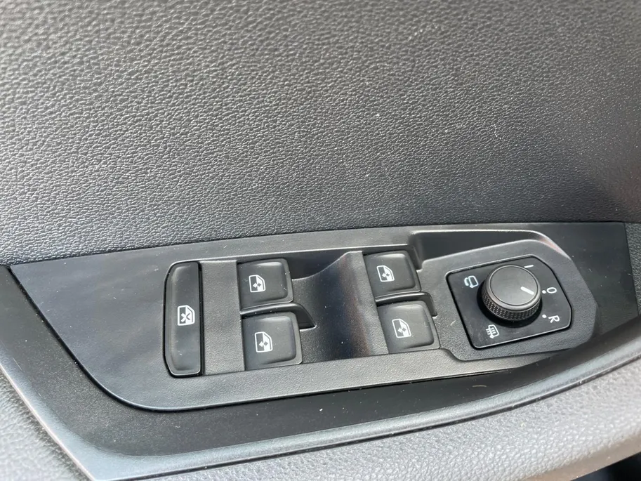 Škoda Karoq 1.5 TSI ACT Business Edition | Lichtmetalen velgen| Parkeer sensoren| Automaat| Camera| Cruise Control| Zeer ruime auto in super nette staat