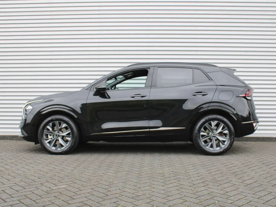 Kia Sportage 1.6 T-GDi Hybrid Dark Edition | Stuur-/stoelverwarming v+a | Camera | Elek. stoelverstelling | 18' LM | Cruise adapt. | Navi | Clima | Half leer/suède |