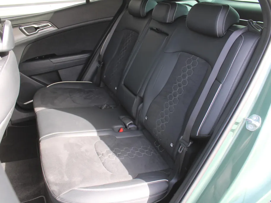 Kia Sportage 1.6 T-GDi Hybrid GT-Line | Stuur-/stoelverwarming | Elek. stoelverstelling + achterklep | Schuifdak | 18' LM | Cruise adapt. | Camera |