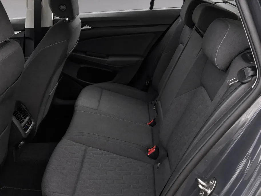 Volkswagen Golf Variant 1.5eTSI/116PK Life Edition · Navigatie · Trekhaak · Apple/Android Car Play · Stoelverwarming · Garantie t/m 26-03-2027