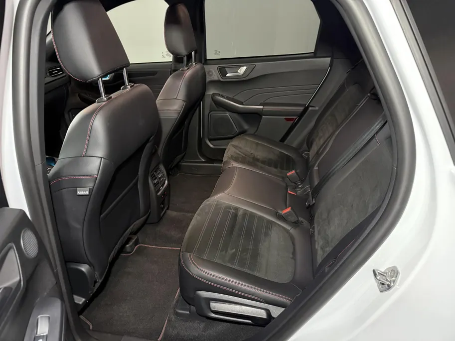 Ford Kuga 2.5 PHEV ST-Line X 225pk | Trekhaak | BLIS | B&O | Winterpack | 19'' lichtmetalen velgen