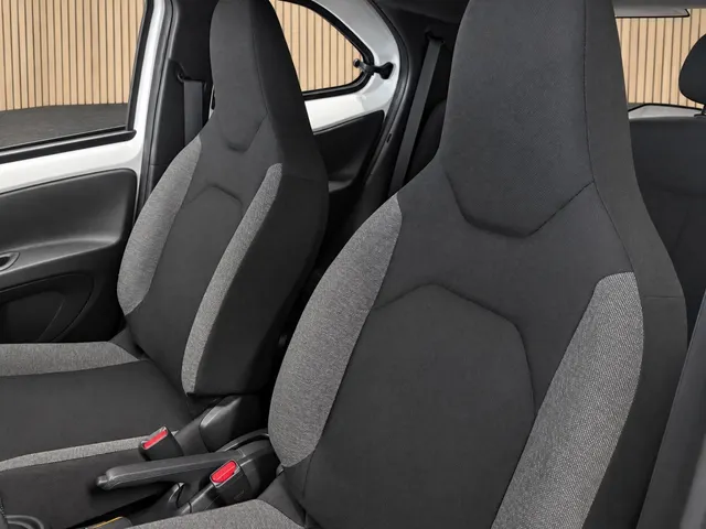 Toyota Aygo X 1.0 VVT-i MT Play | Camera | Carplay | Ad.Cruise