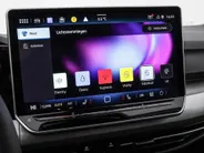 Volkswagen Golf variant Life Edition 1.5 eTSI 116 pk 7 versn. DSG · Achteruitrijcamera · draadloze telefoonlader · Trekhaak inklapbaar, met elektrische ontgrendeling ·