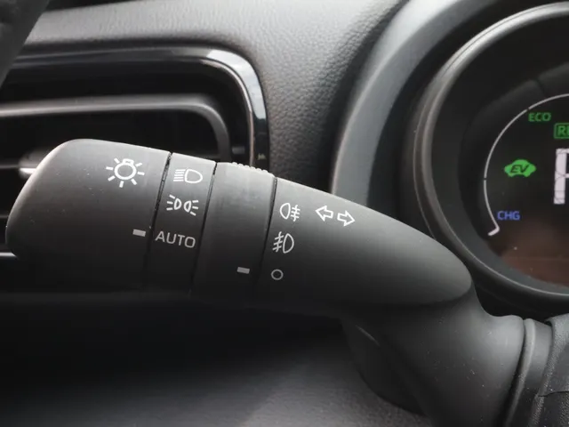 Toyota Yaris 1.5 Hybrid Dynamic Limited | Stoelverwarming | Keyless | 17 inch | All Seasons