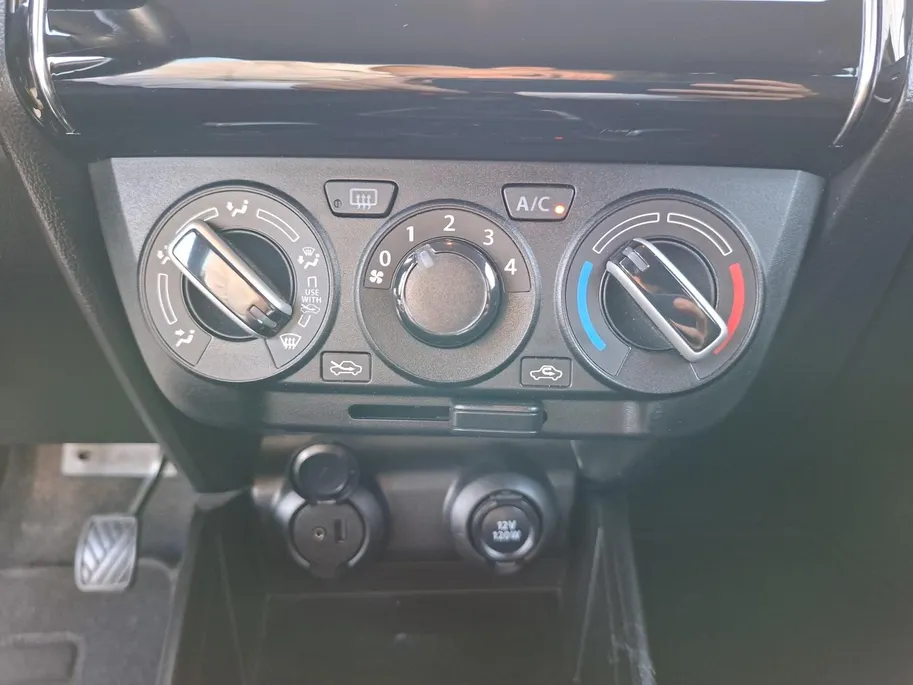 Suzuki Swift 1.2 Select | Dealeronderhouden | Navigatie | Trekhaak | Stoelverwarming