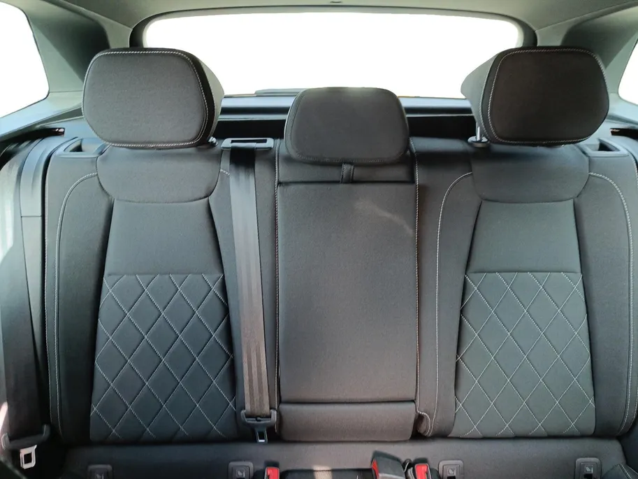 Škoda Karoq 1.5 TSI ACT Sportline Business | Apple Carplay/Android Auto | Elektrische achterklep | Airco (automatisch)