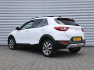 Kia Stonic 1.0 T-GDi MHEV DynamicPlusLine | Stuur-/stoelverwarming | Camera | Clima | Cruise | 16' LM | Navi | LED | Keyless |