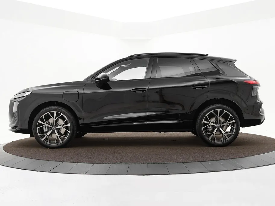Audi Q3 1.5 200kW e-hybrid S edition 272 PK · MMI Experience pro · Tech plus · 20' LM Velgen