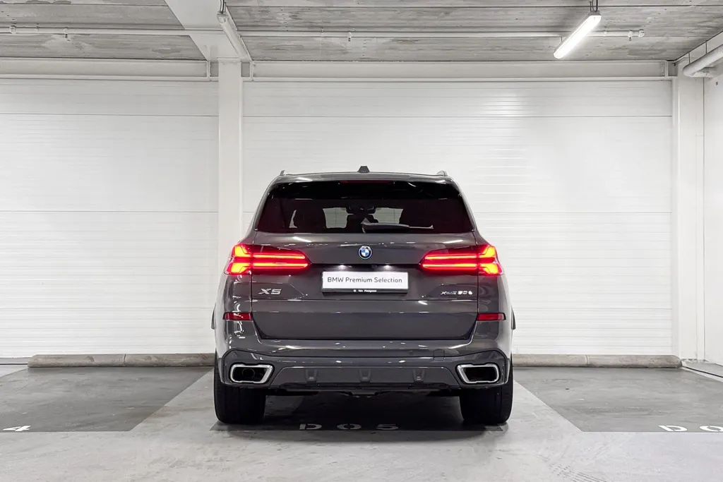 BMW X5 xDrive50e Launch Edition