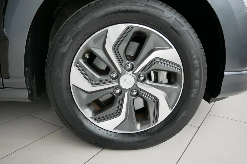 Hyundai Kona 1.6 GDI HEV Fashion | Parkeersensoren achter | Dodehoek sensoren | LM wielen | Climate controle | Adaptive cruise controle | Intelligente sleutel | Navigatie | Bluetooth | Zeer nette auto |