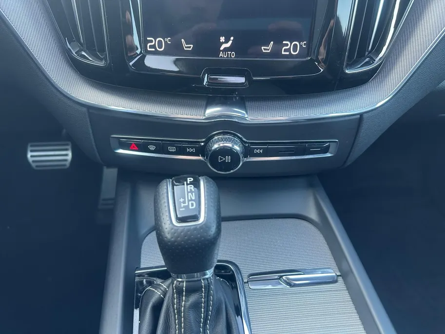 Volvo XC60 2.0 T5 R-Design | TREKHAAK | PANO | EERSTE EIGENAAR | NL-AUTO | DEALER ONDERHOUDEN |