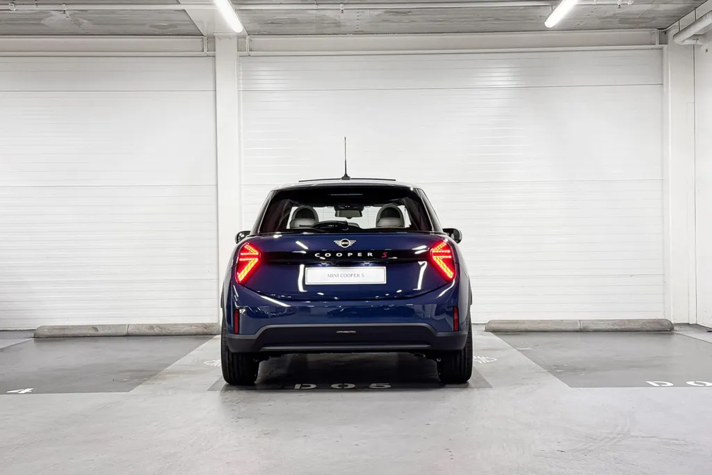 MINI Cooper 5-deurs Cooper S Favoured XL