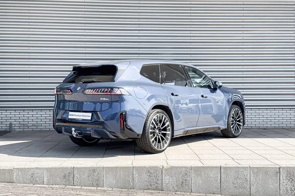 BMW iX3 50 xDrive 113 kWh