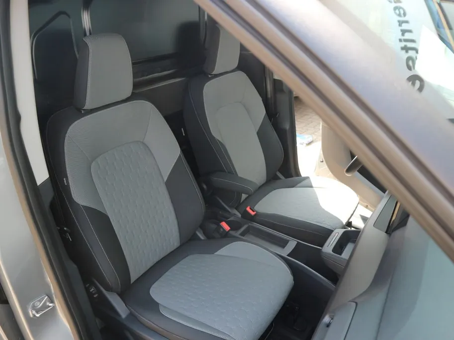 Ford E-Transit Courier Limited 44 kWh | TREKHAAK | NAVI | WINTERPACK |