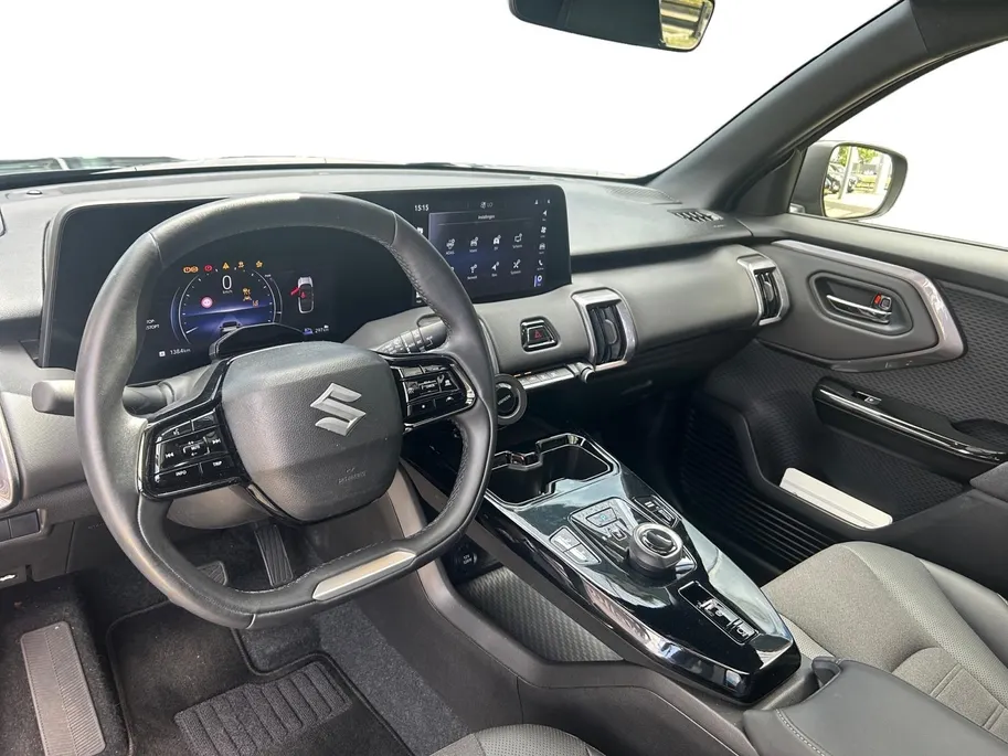 Suzuki e Vitara Style 61 kWh | Apple Carplay/Android Auto | electronic climate controle | 360 Parkeercamera | Panorama dak | Stoelverwarming |
