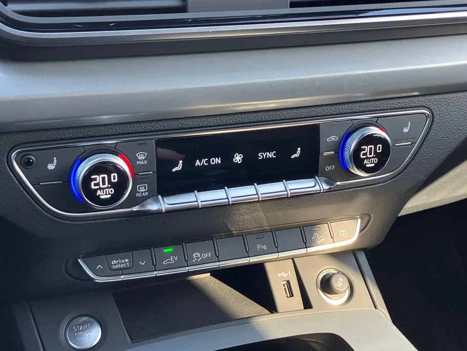 Audi Q5 Sportback 50 TFSIe 220kW/299PK S Line · Panoramadak · Camera · Apple/Android Car Play · Stoelverwarming · Drive select · Leder/stof