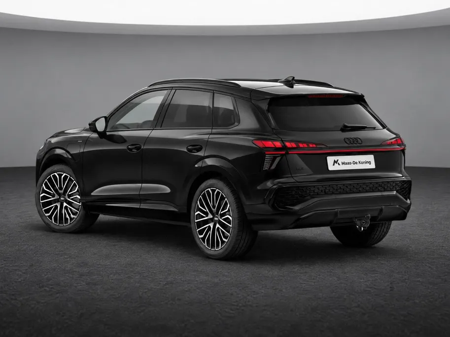 Audi Q3 e-hybrid S edition 272 PK · Tech plus · Glazen panoramadak · Head-up display · Trekhaak elek. wegklapbaar