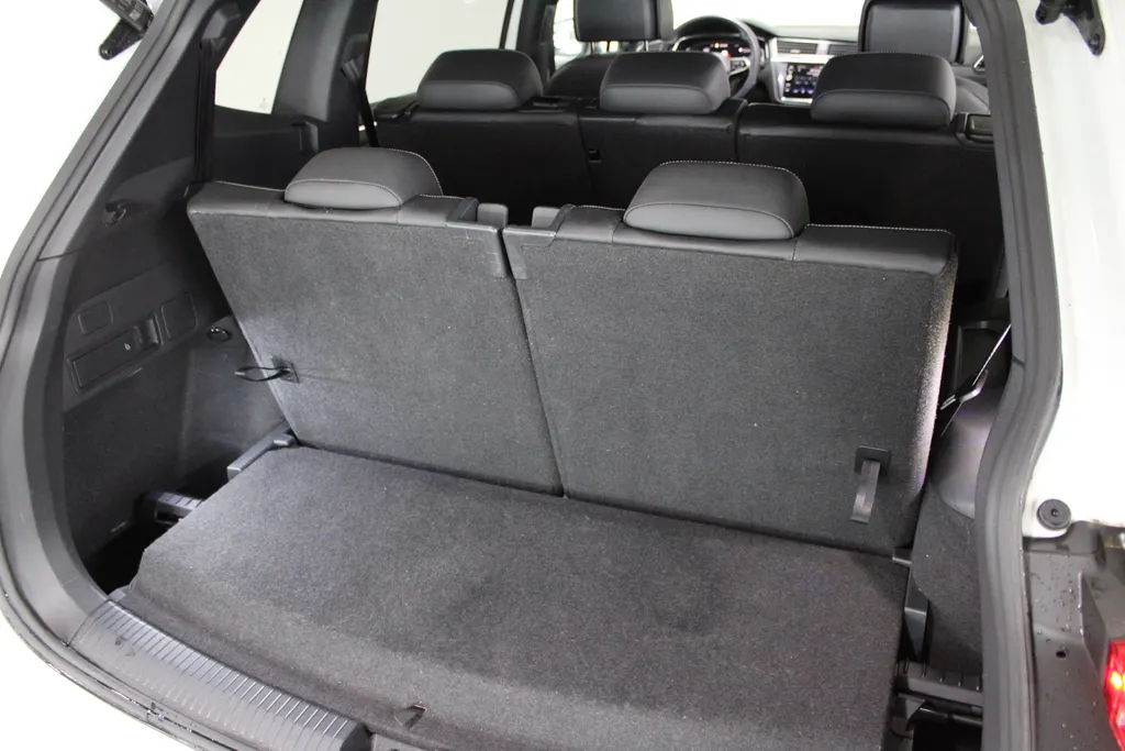 Volkswagen Tiguan Allspace 1.5 TSI DSG-7 R-Line Business 7p. 7-persoons / Stoel + Stuurverwarming / Camera / Elektr. klep /