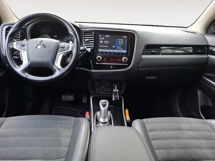 Mitsubishi Outlander 2.4 PHEV Intense | TREKHAAK | AUTOMAAT | CLIMATE | CRUISE | GOED ONDERHOUDEN |
