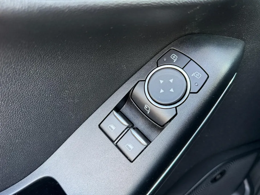 Ford Fiesta 1.0 EcoBoost Titanium | Dealer onderhouden | 1e eigenaar | Adapt. Cruise control | Parkeersensoren voor en achter | Achteruitrijcamera | Trekhaak | Navigatie | Apple carplay & Android auto | Voorruitverwarming | Privacy glas | Bovag garantie |
