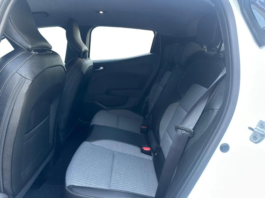 Renault Clio 1.6 E-Tech Full Hybrid 145 techno | Pack Look | Navi | Camera | Apple Carplay & Android Auto | Bluetooth | Parkeersensoren | Climate- & Cruisecontrol | 12 Maanden BOVAG Garantie |