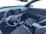 Hyundai Kona 1.6 GDI HEV N Line Sky | schuif-/kanteldak | Navi | Clima | 360 Camera | All Season banden | Stoel-/stuurverwarming | Elektrische achterklep