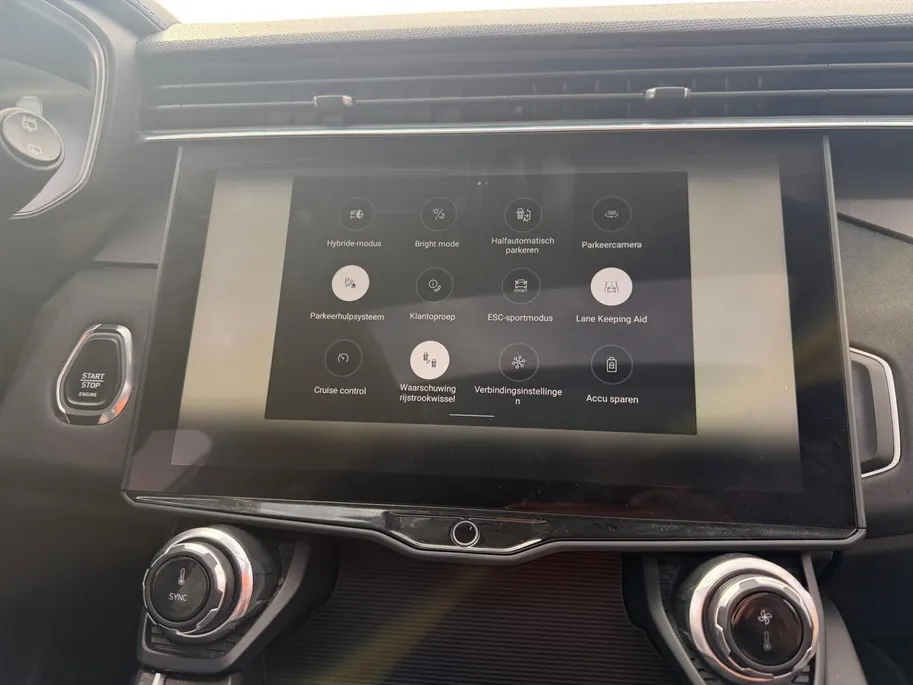Lynk & Co 01 1.5 | Automaat | Panorama Dak | 360* Camera | Stoelverwarming | Apple Carplay/Android Auto | DAB | Climate Control | Cruise Control | Navigatie