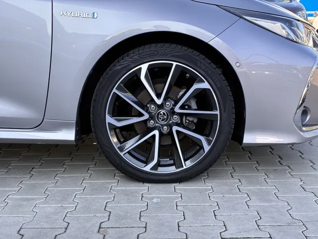 Toyota Corolla 1.8 Hybrid Executive | Leer | All Seasons