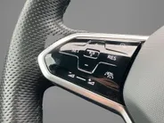 Volkswagen Tiguan 1.4TSIeHybrid 180kW/245PK R-Line Black Style · Panoramadak · Trekhaak · 360°Camera + Parkeersensoren ·