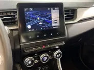 Renault Captur 90PK TCe Intens | Navi | Camera | Climate Control | Parkeersensoren | Apple CarPlay/Android Auto | Licht & Regen Sensor | Full LED | Lichtmetalen Velgen | Armsteun |