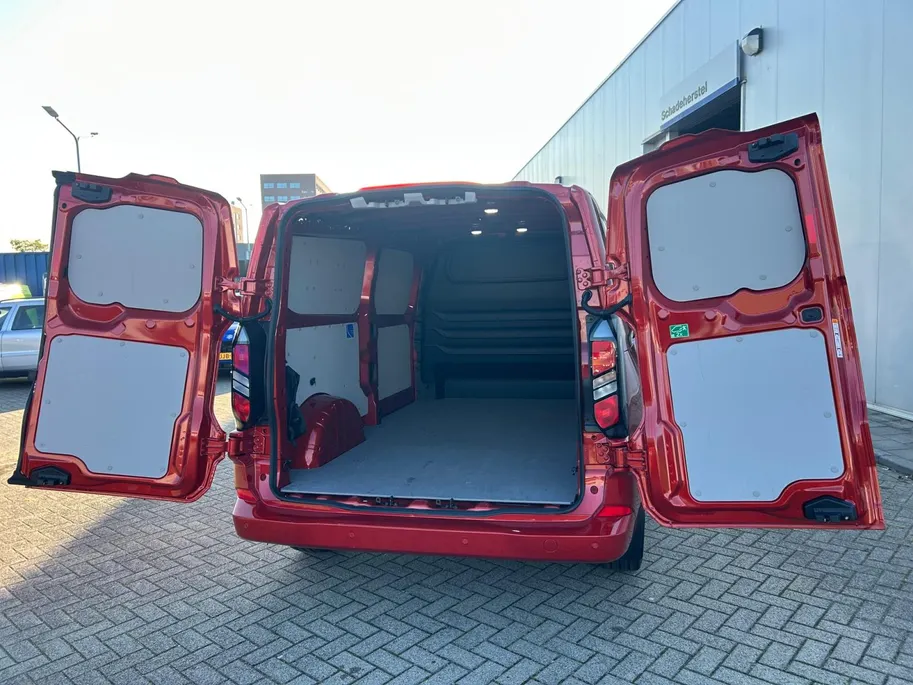 Ford Transit Custom 320 2.5 PHEV L2H1 Limited | BPM vrij! | Elek. Trekhaak | 2300KG Trekgewicht | Parkeercamera | Adaptieve Cruise Control | Dodehoek Detectie | Winter Pack |