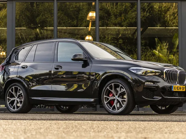 BMW X5 xDrive45e High Executive | NL geleverd | 1e Eigenaar | Achteras besturing |