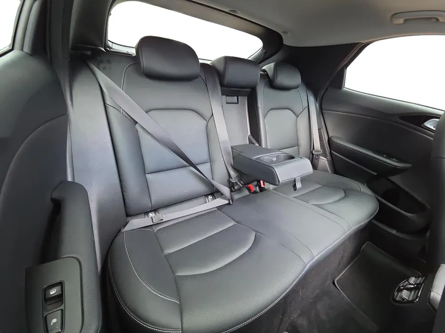 Kia XCeed 1.6i PHEV ExecutiveLine 1e Eigenaar | Dealer Onderhouden | Meest luxe uitvoering | Fabrieksgarantie | Stoelverwarming en Ventilatie | Carplay & Android | Camera | Dodehoek Detectie | Leder | Cruise Control Adaptief | Panorama Dak |