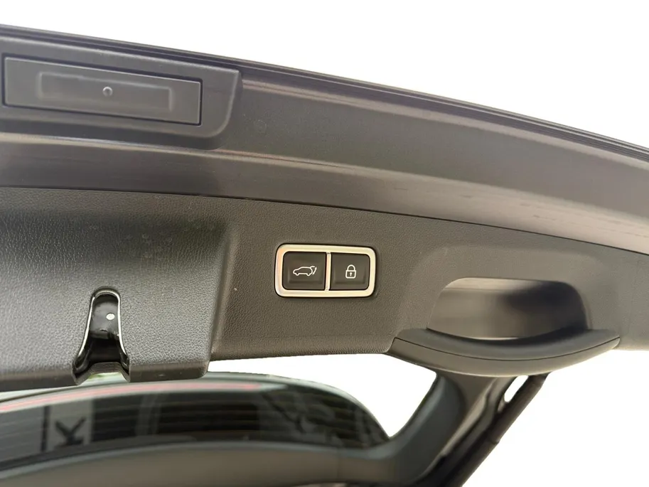 Kia Sorento 1.6 T-GDI Plug-in Hybrid 4WD Edition 7p. | Dealer onderhouden | Trekhaak | Apple Carplay / Android Auto | Navigatiesysteem | Elektrisch Schuif / Kanteldak | Head-up Display |  Elektrisch Verstelbare Voorstoelen | Bestuurdersstoel Met geheugen | Stoelverwa