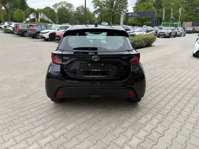 Toyota Yaris 1.5 Hyb. Dynamic Limited | Parkeersensoren V+A | All Seasons