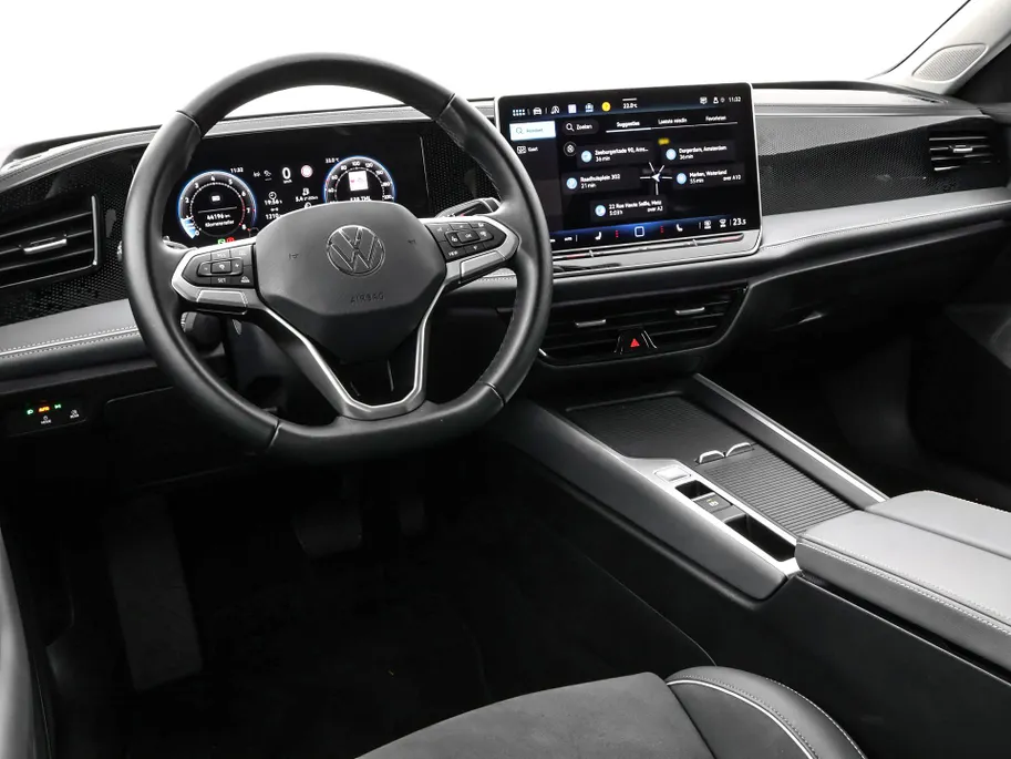 Volkswagen Passat Variant 1.5 eTSI 150pk DSG Business · Camera · Stuur- & Stoelverwarming · Apple/Android Car Play · Massagefunctie Voorstoelen · Garantie t/m 11-06-2028 of 100.000km
