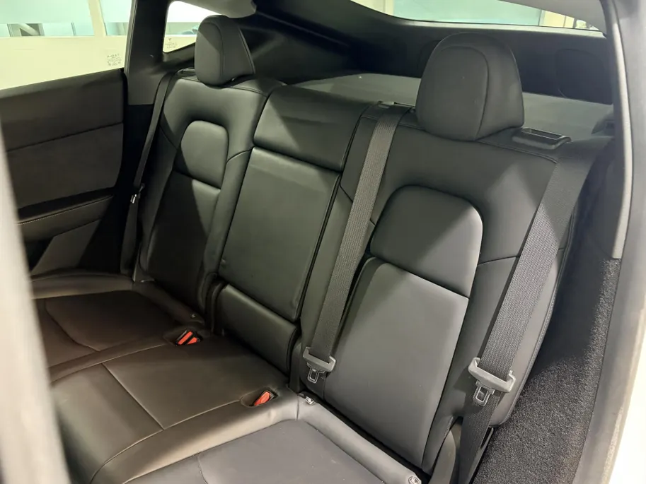 Tesla Model Y 351PK Long Range AWD 75 kWh Automaat | 1e eigenaar | Panoramadak | Basic Autopilot | 360 Camera | Stoelverwarming | Leder | Elektrische Achterklep | Elektrische Stoelen | Full LED |
