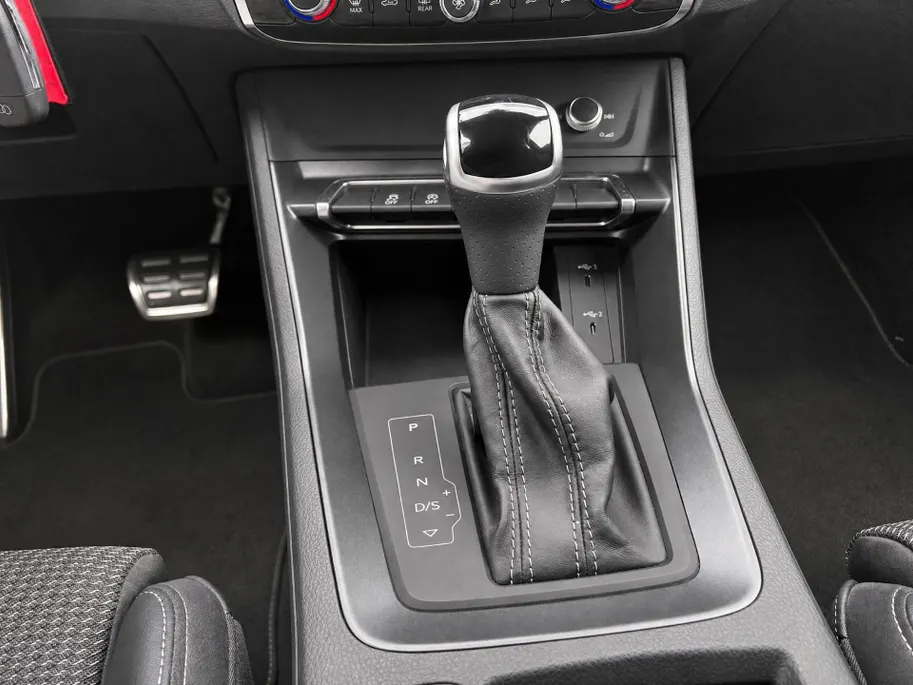 Audi Q3 35 TFSI 150pk S edition · Apple/Android Car Play · 20'' Lichtmetalen Velgen · Elek. inklapbare buitenspiegels · Audi Sound · Virtual Cockpit · Garantie t/m 16-01-2027 of 100.000km