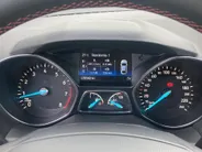 Ford Kuga 1.5 EcoBoost 150 pk ST Line afneembare - trekhaak - voorruitverwarming - groot navi
