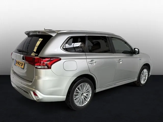 Mitsubishi Outlander 2.4 PHEV Pure+