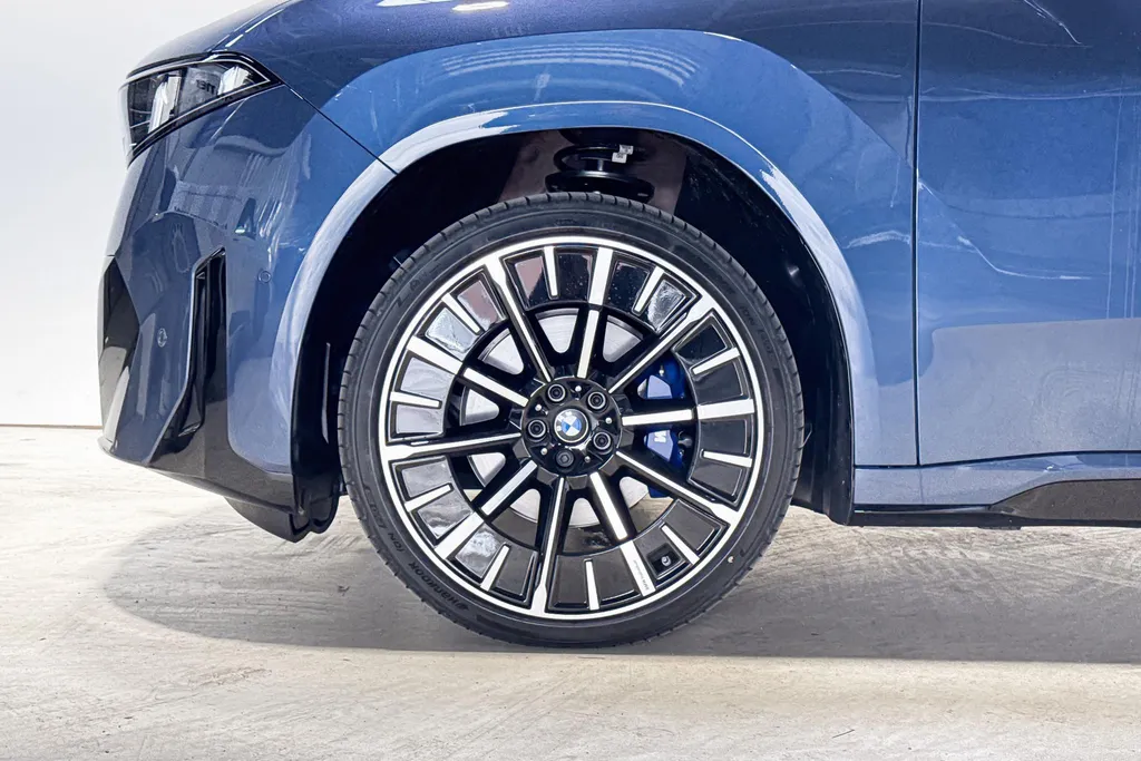 BMW iX3 50 xDrive 113 kWh