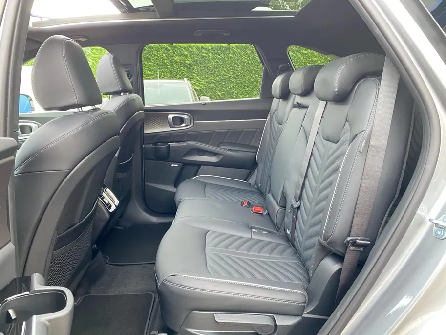 Kia Sorento 1.6 T-GDi Plug-in Hybrid 4WD ExecutiveLine 7p | Bel voor info | 253 pk | Head-up display | Nu €3000 Inruilpremie!