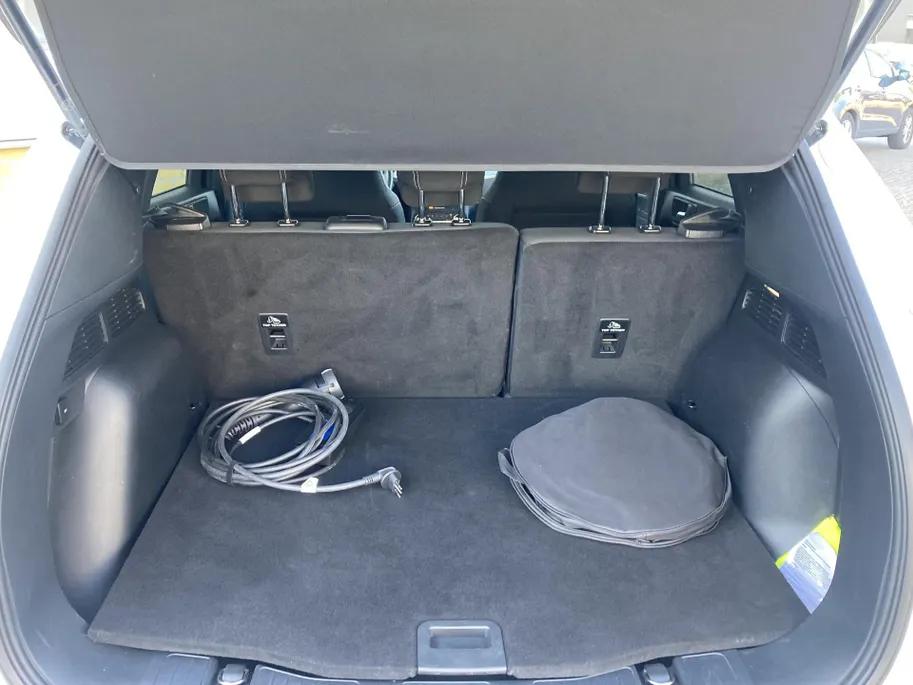Ford Kuga 2.5 PHEV 225 pk Titanium Navigatie-Draadloos opladen-achteruitrijcamera-parkeersensoren
