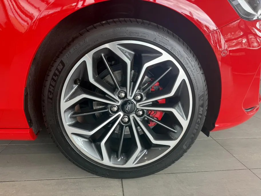 Ford Focus 1.0 EcoBoost Hybrid 125 pk ST Line X Panoramadak - Groot navigatie - 18inch LM Velgen - Driver Assistance Pack - Winter Pack - Race Red