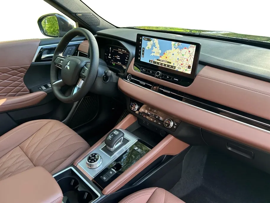 Mitsubishi Outlander 2.4 PHEV Instyle+ | 6000 EURO KORTING | NU DIRECT LEVEBAAR | 8 JAAR GARANTIE |