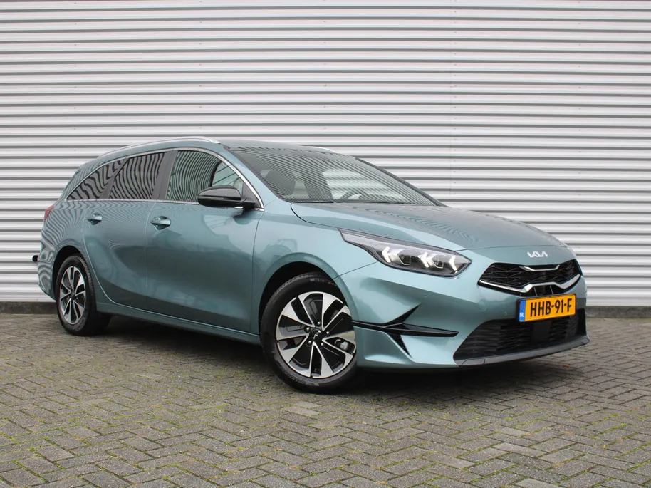 Kia Ceed Sportswagon 1.0 T-GDi MHEV Design Edition | Stuur-/stoelverwarming | Cruise adapt. | Camera | 16' LM | Elek. achterklep | JBL audio | LED |