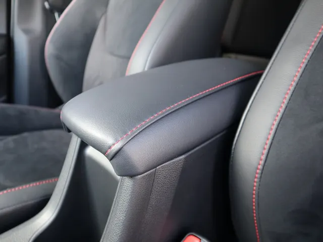 Toyota Corolla Cross Hybrid 180 GR Sport | Stoel/Stuur Verwarming | Blindspot