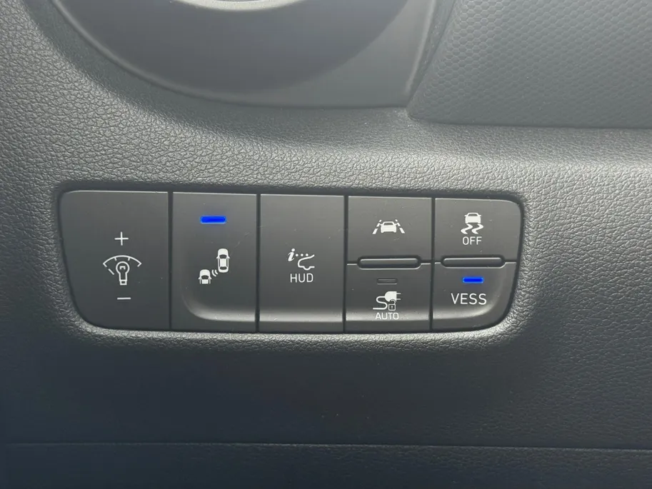 Hyundai Kona EV Premium 64 kWh | Achteruitrijcamera | Head Up Display | Dodehoek Detectie | Lederen Bekleding | Climate Control |