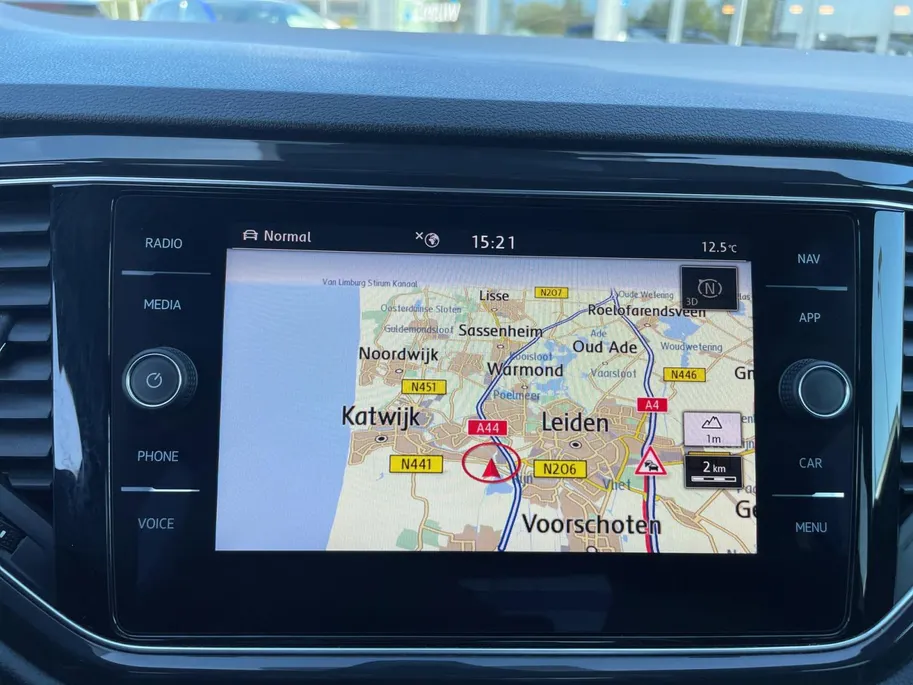 Volkswagen T-Roc 1.5 TSI Sport | AUTOMAAT | TREKHAAK | STOELVERWARMING | LM VELGEN | NAVIGATIE |